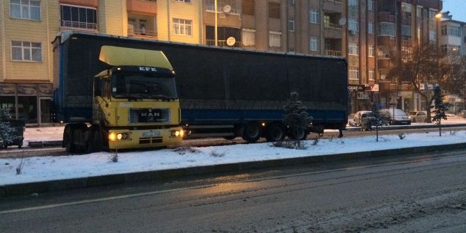 Kulu’da Yoğun Kar Yağışı Ulaşımı Olumsuz Etkiliyor