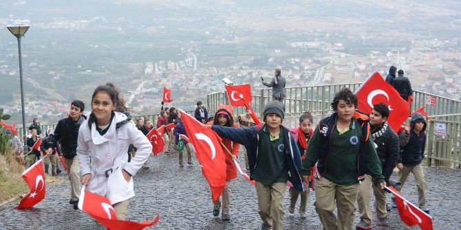 Kozan’da Öğrenciler Sarıkamış Şehitleri İçin Yürüdü