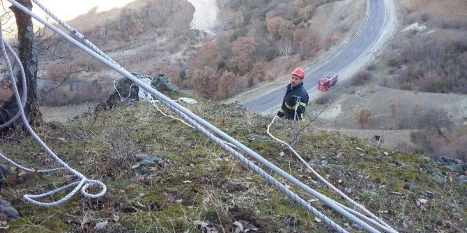 Dağda Mahsur Kalan Keçi Operasyonla Kurtarıldı