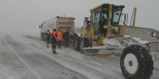 Afad Mahsur Kalan Araçları Kurtardı