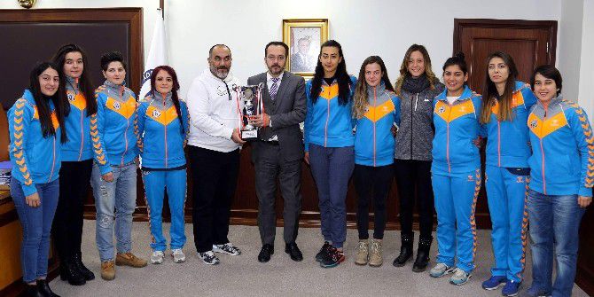 Şampiyon Takımdan Rektör Bircan’a Ziyaret