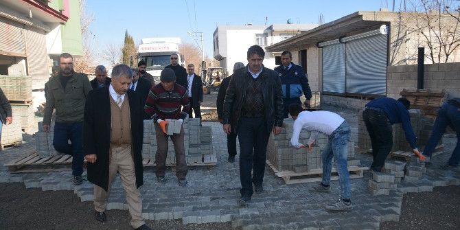 Mezra Yolları Kilit Parke İle Örülüyor