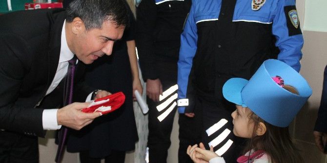 Emniyet Müdürü, Minik Öğrencilere Polislik Mesleğini Anlattı