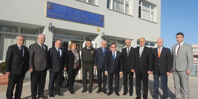 Trabzon’daki Oda Ve Borsa Başkanlarından İl Jandarma Komutanlığı’na Ve Rus Konsolosluğu’na Taziye Ziyaretleri