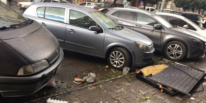 İskenderun’da Fırtına Hayatı Felç Etti