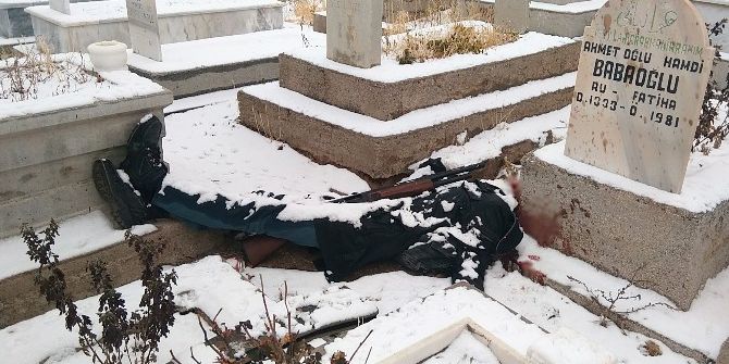 İki Gündür Kayıp Olan Genç Mezarlıkta Ölü Bulundu