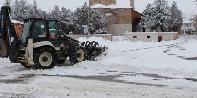 Han Belediyesi’nden Kar Temizleme Çalışmaları