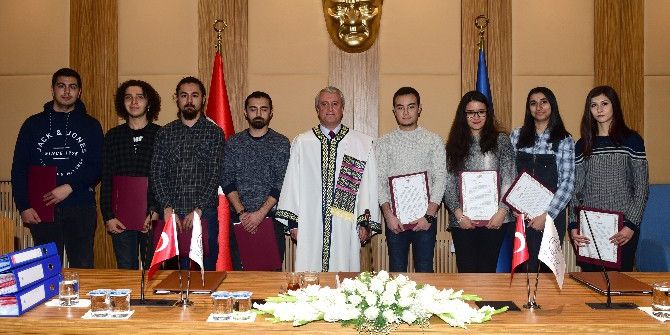 Rektör Gündoğan Birincilere Başarı Belgesi Verdi