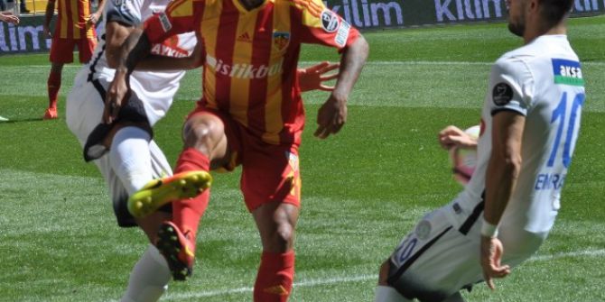 Welliton İlk Yarıda Atıyor, İkinci Yarıda Yatıyor