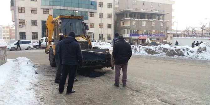 Hakkari’de Yol Onarım Çalışması