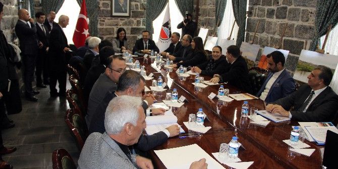 Ak Partili Karaaslan İçkale’yi Gezdi