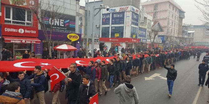 Lise Öğrencilerden Teröre Lanet Yürüyüşü