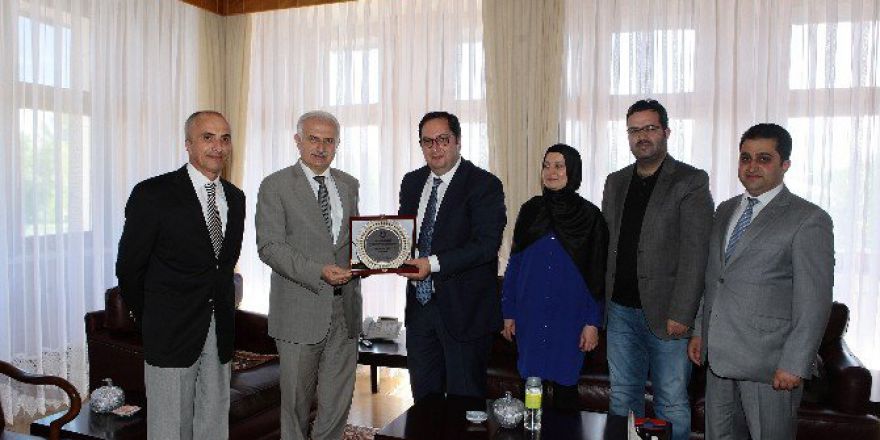 Organ Nakli Merkezi, Rektör Koçak’a Şilt Takdim Etti