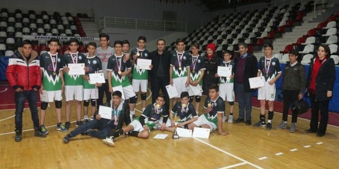 Genç Erkekler Voleybolda Dereceye Giren Takımlar Belli Oldu