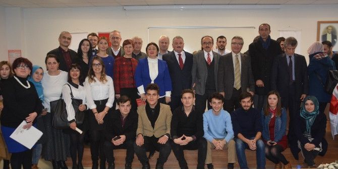 “Şiir Her Şeyin Üzerindedir”