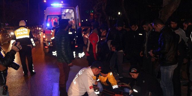 Motosiklet Otomobilin Kapısına Çarptı: 2 Yaralı