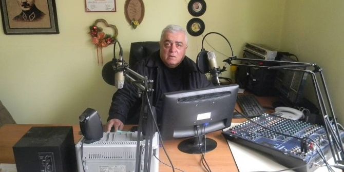 Ünlü Söz Yazarı Kendi Şarkılarından İcralık Oldu