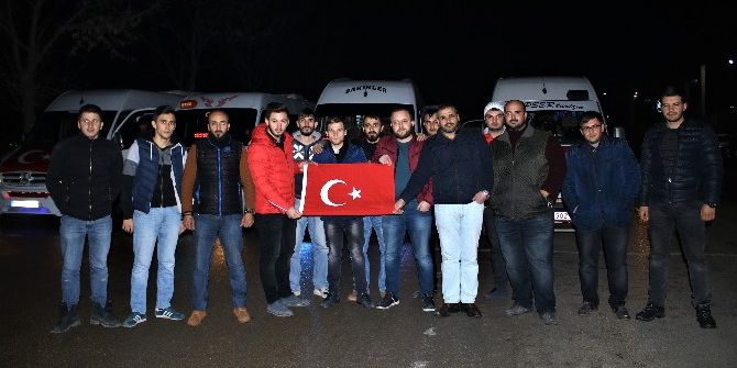 Servis Şoförlerinden ’Teröre Lanet’ Konvoyu