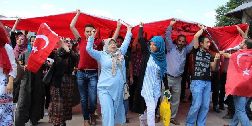 Erzurumlular Meydanları Boşaltmıyor