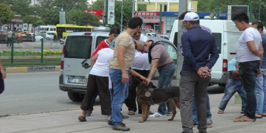 Meydandaki Vatandaşlara Geniş Güvenlik