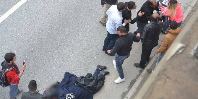 Üst Geçitten Atlayarak İntihar Girişiminde Bulunan Kadını Annesi Sanan Genç Kız, Gözyaşlarına Boğuldu