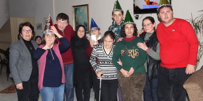 Özel Çocuklar Yeni Yılı Erken Kutladı