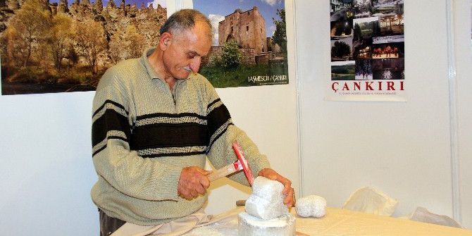 Hediyelik Eşya Fuarında Horlayana ’Kaya Tuzu’, Nefesi Güçlü Olana ’Cam Semazen’