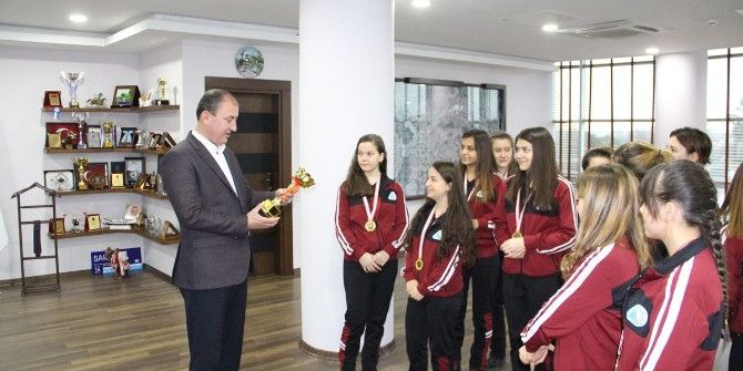 Kız Voleybol Takımı İl Şampiyonu