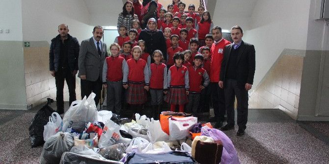 Öğrencilerden Halep’e Gıda Ve Giyim Yardımı