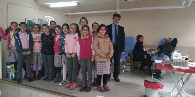 Bu Okulda Öğretmen Ve Veliler Kan Bağışı’nı Geleneksel Hale Getirdi