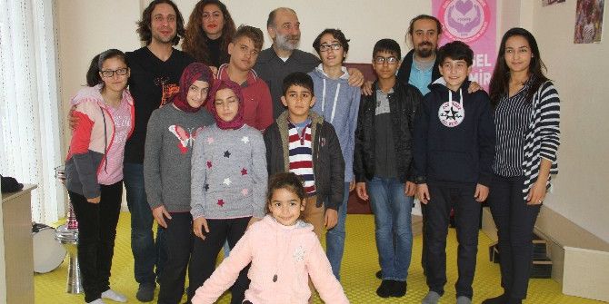 Engelli Öğrencilere Beden Müziği Eğitimi