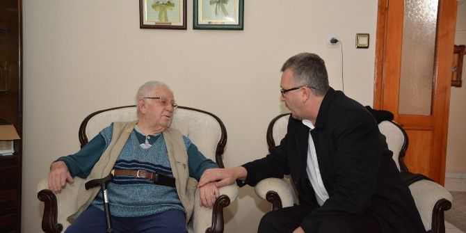 Özkan’dan Asırlık Çınara Ziyaret