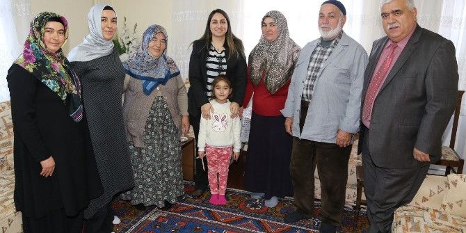 Vali Eşinden Şehit Ailelerine Ziyaret