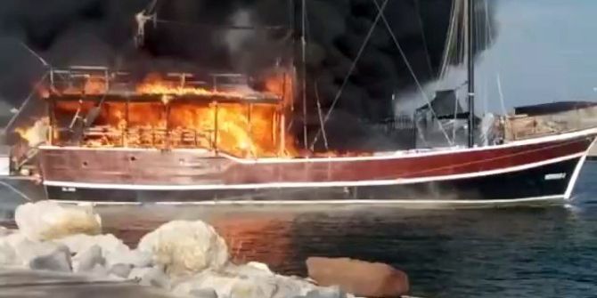 Lüks Tekne Alev Topuna Döndü