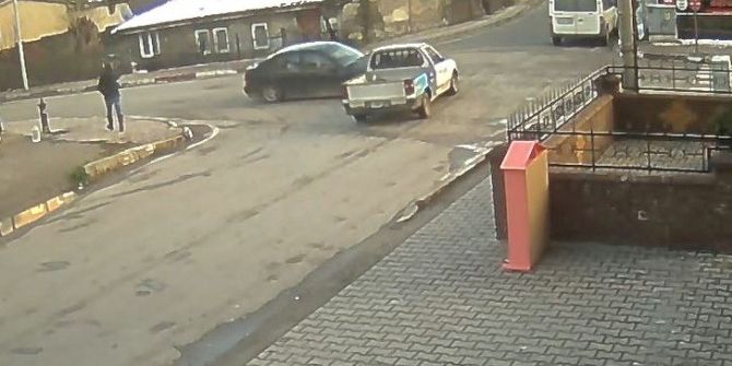 Otomobil İle Kamyonetin Çarpıştı: 1 Yaralı