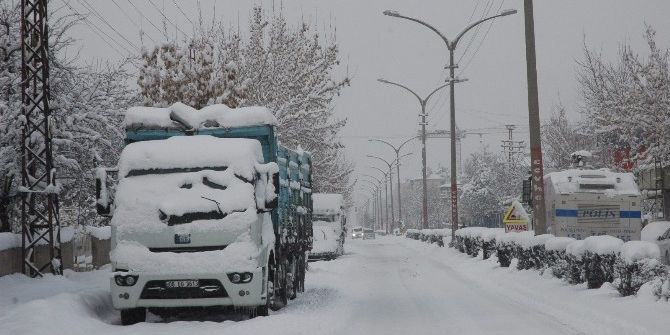 Van’da 48 Mahalle Yolu Kapandı