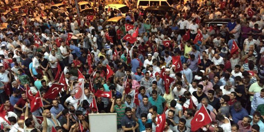 Darbe Girişimine Tepkiler Sürüyor