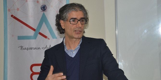 Prof. Dr. Ramazan Özdemir Lise Öğrencilerine Deneyimlerini Anlattı