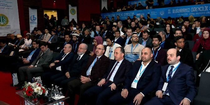 Dünyanın Dört Bir Tarafından Öğrenciler Sempozyumda Buluştu