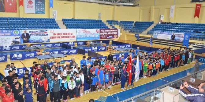 Masa Tenisi Grup Müsabakaları Başladı