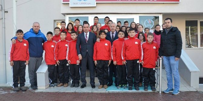 Hentbol Takımı Uşak’a, Güreş Takımı Afyon’a Uğurlandı