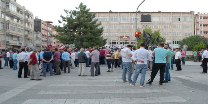 Burdur’da Darbe Protestosu