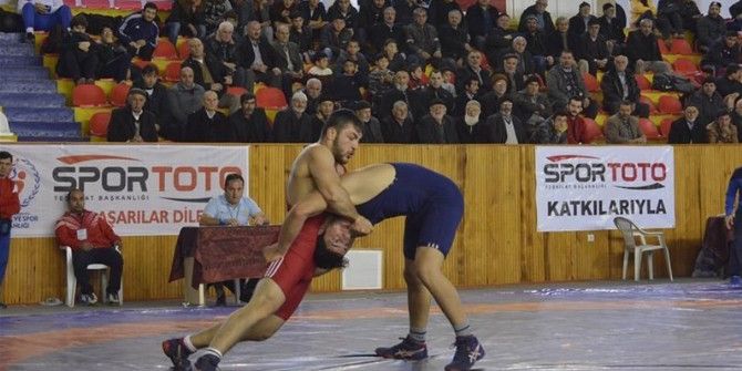 Tokat’ta 7.uluslararası Hüseyin Akbaş Serbest Güreş Turnuvası Başladı