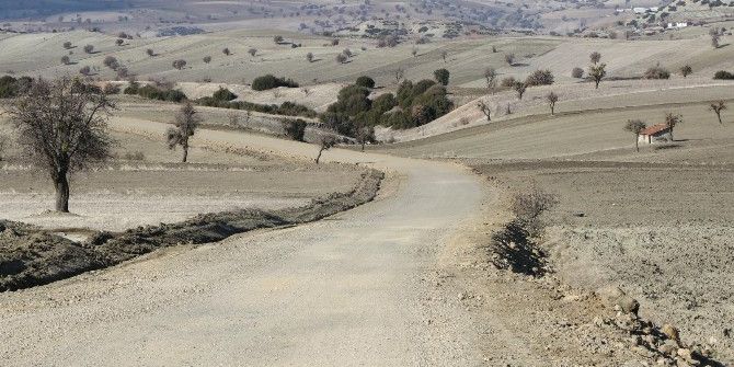 Selendi Yolları Bakıma Alındı