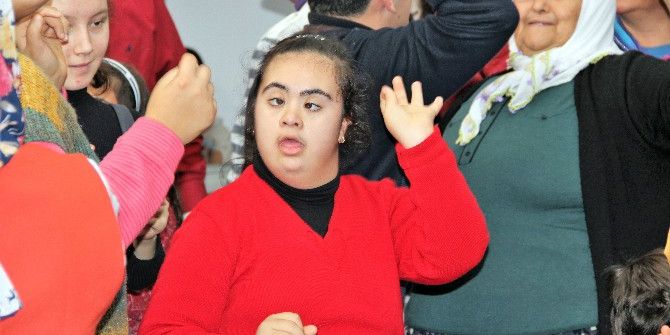 Engelli Öğrencilerin Ritim Şovu Profesyonellere Taş Çıkarttı