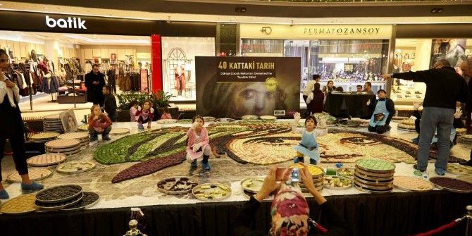 Baklavadan En Büyük Mozaik Rekoru Kırıldı