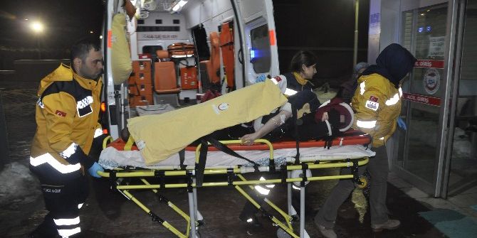 Karda Kaymak İsterken Bacağına İnşaat Demiri Saplandı