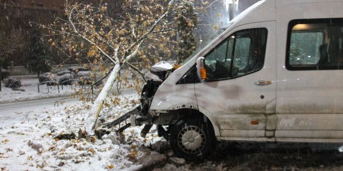 Elazığ’da Kar Yağışı İle Birlikte Kazalar Meydana Geldi