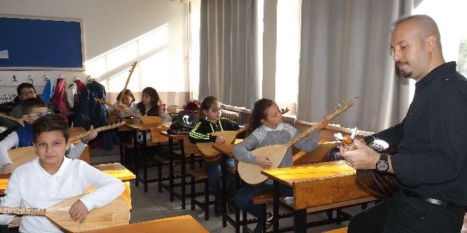 Çocukluk Hayalini Şimdi Öğrencileriyle Gerçekleştiriyor