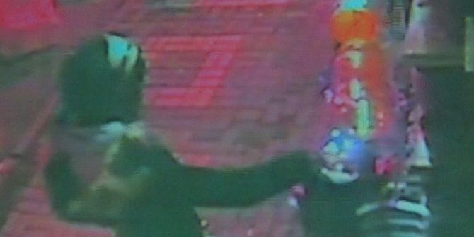 Kadın Hırsızlar Güvenlik Kamerasına Yakalandı